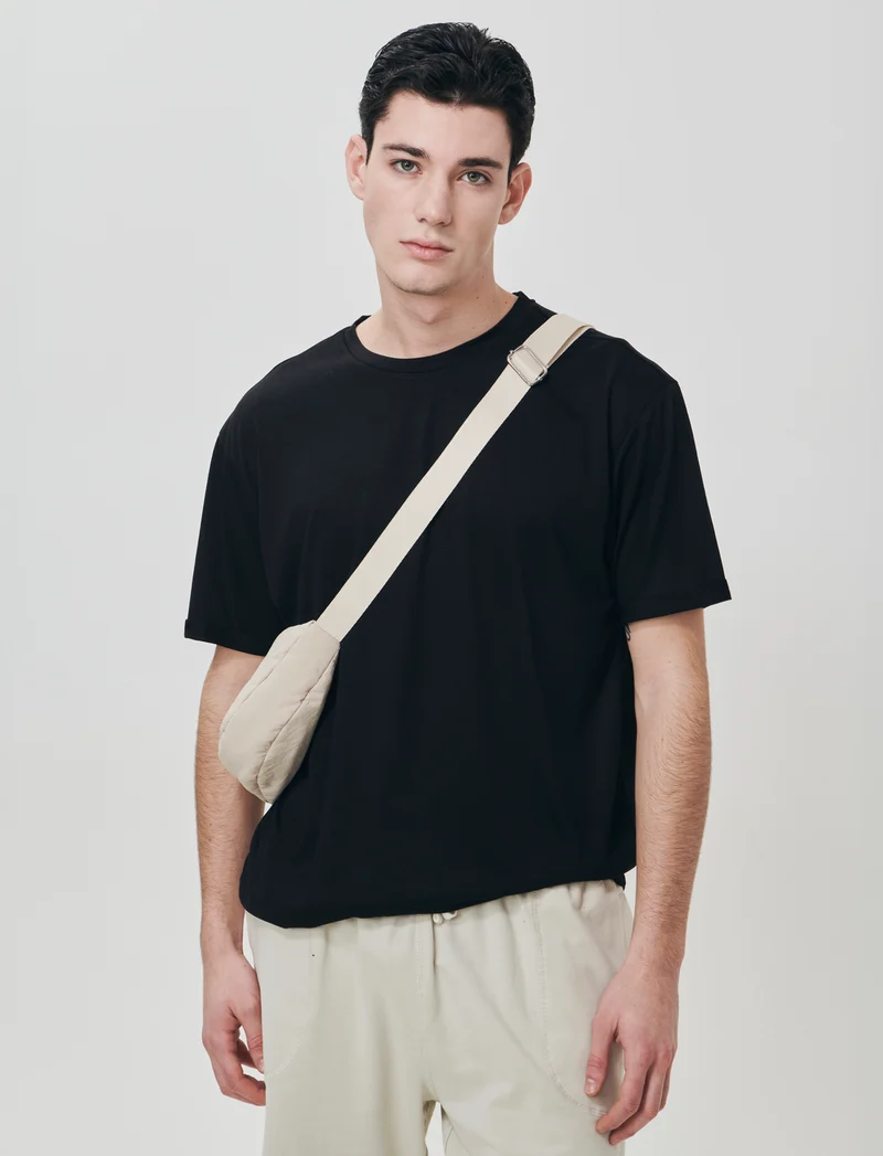T-shirt girocollo loose fit con fondo stondato - Nero