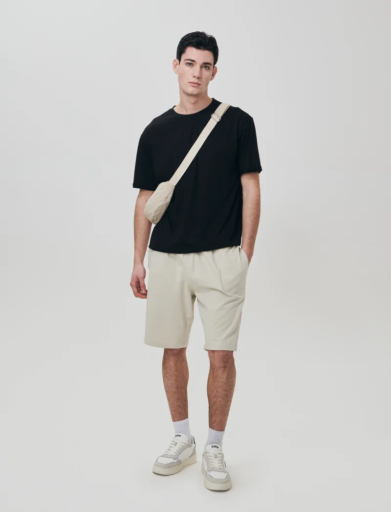 T-shirt girocollo loose fit con fondo stondato - Nero