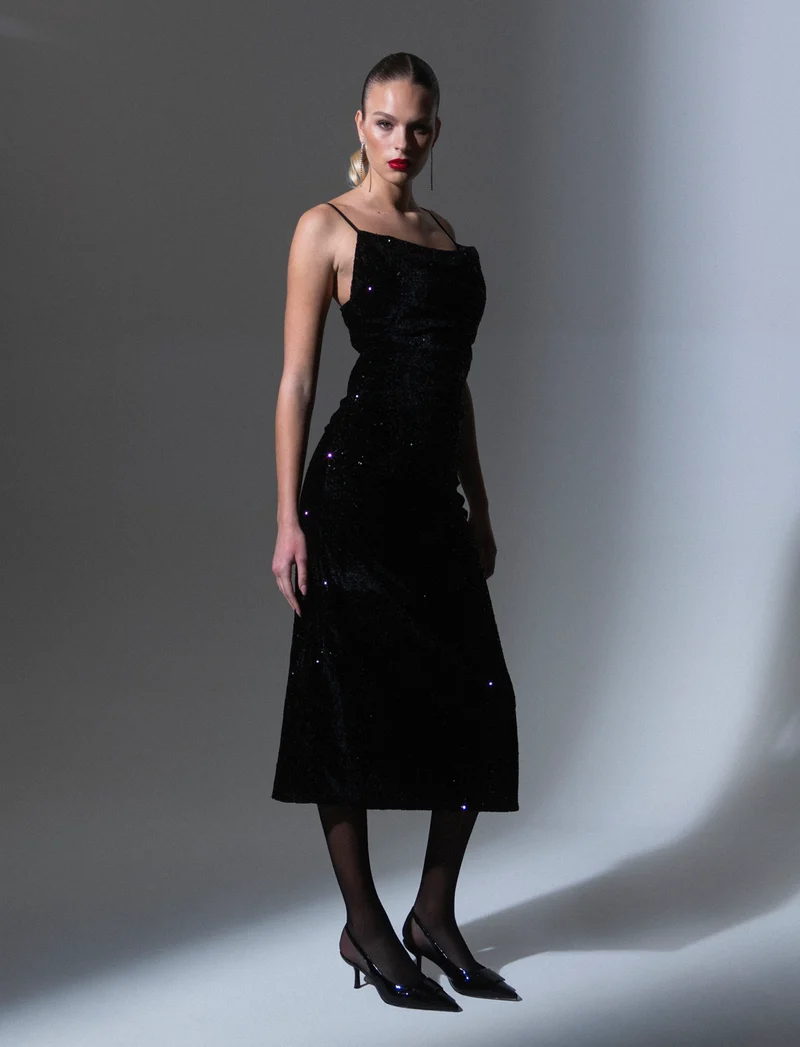 Vestito lungo in paillettes con bretelline - Nero