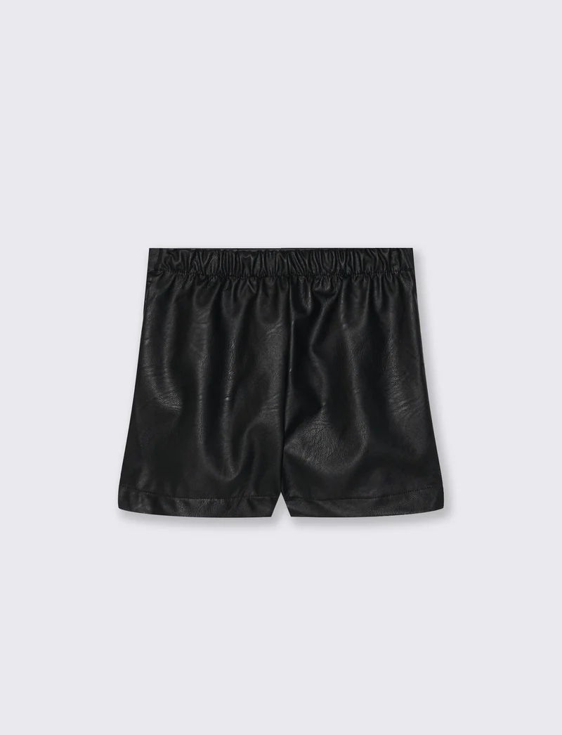 Short elegante in finta pelle. - Nero