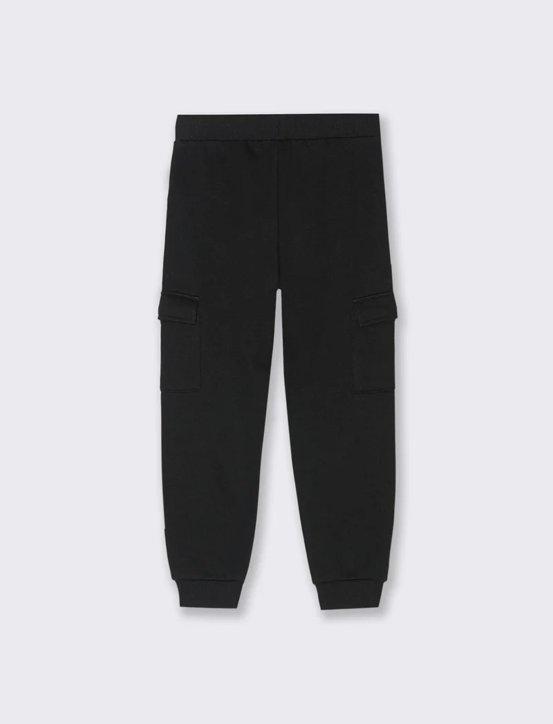 Pantaloni in felpa con tasconi. - Nero