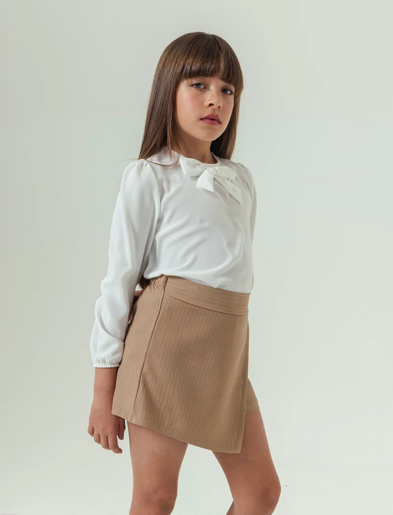 Blusa con fiocco da bambina. - Bianco