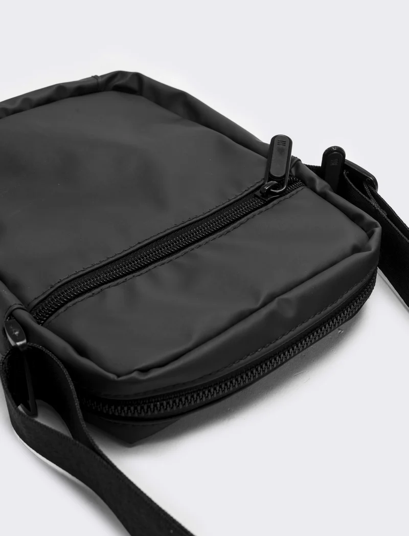Borsa uomo a tracolla gommata con zip - Nero