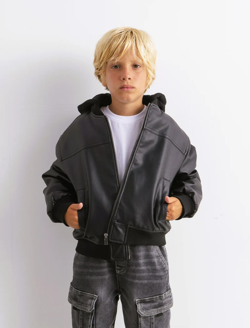 Bomber in finta pelle. - Nero