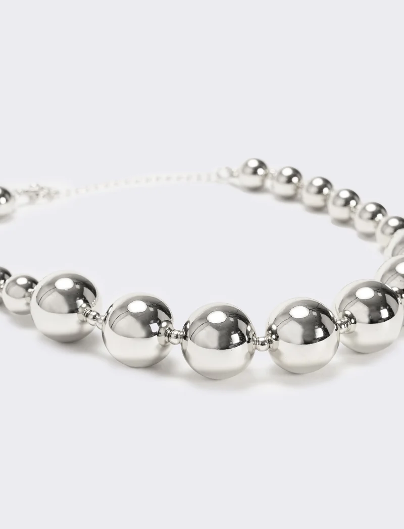 Collana con perle metal di varie dimensioni - Argento