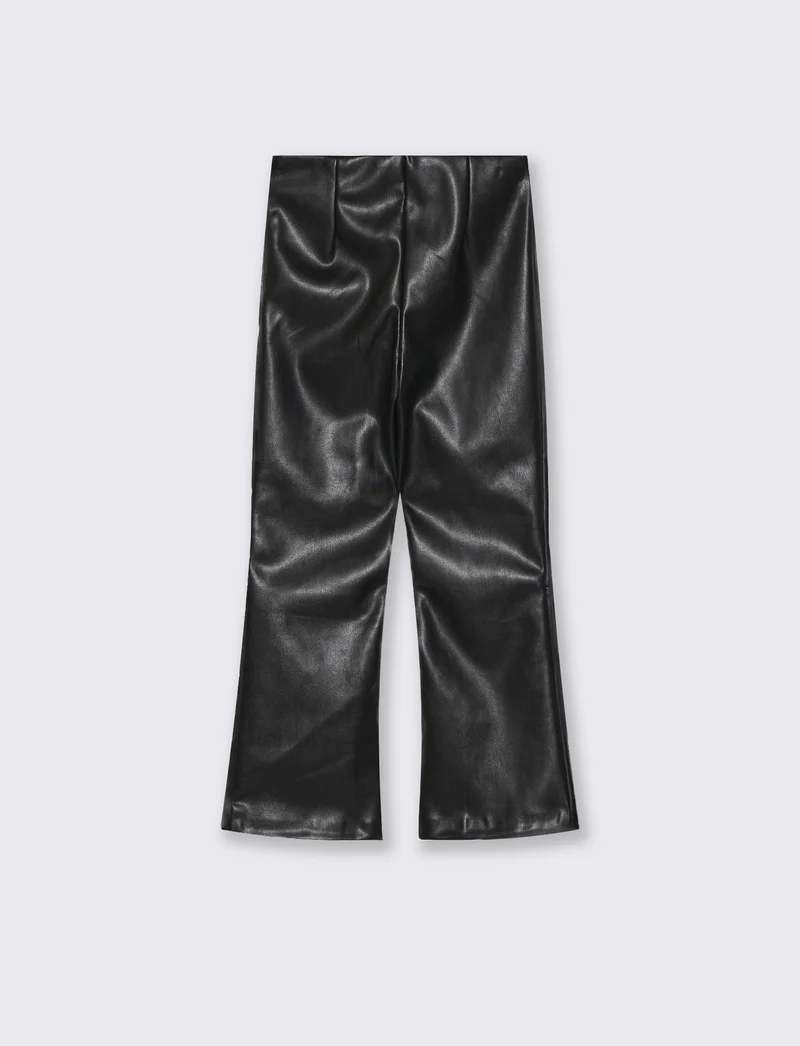 Leggings modello flare in finta pelle. - Nero