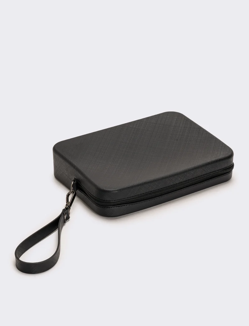 Borsa pochette uomo gommata con stampa saffiano,tracolla e maniglia - Nero