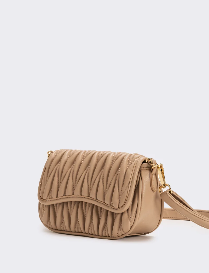 Tracolla donna goffrata con patta e catena infilata - Beige