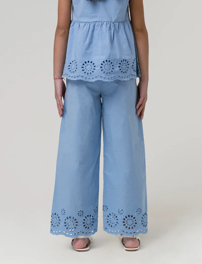 Pantaloni cropped con ricamo da bambina - Azzurro
