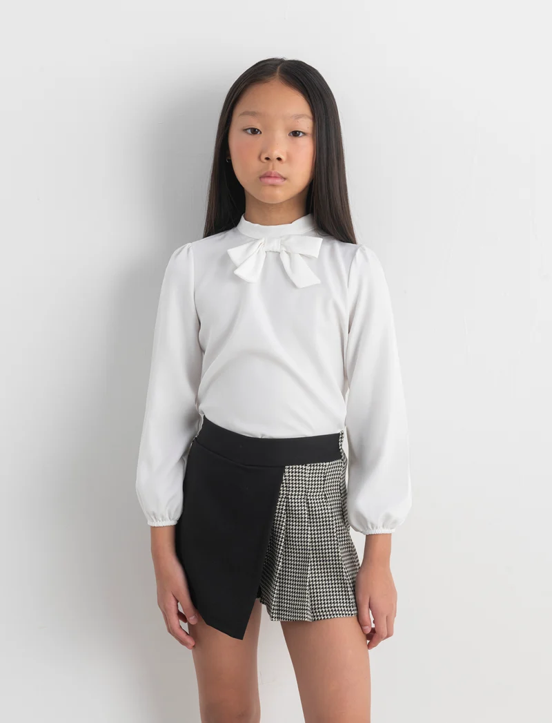 Camicia manica lunga con fiocco. - Bianco