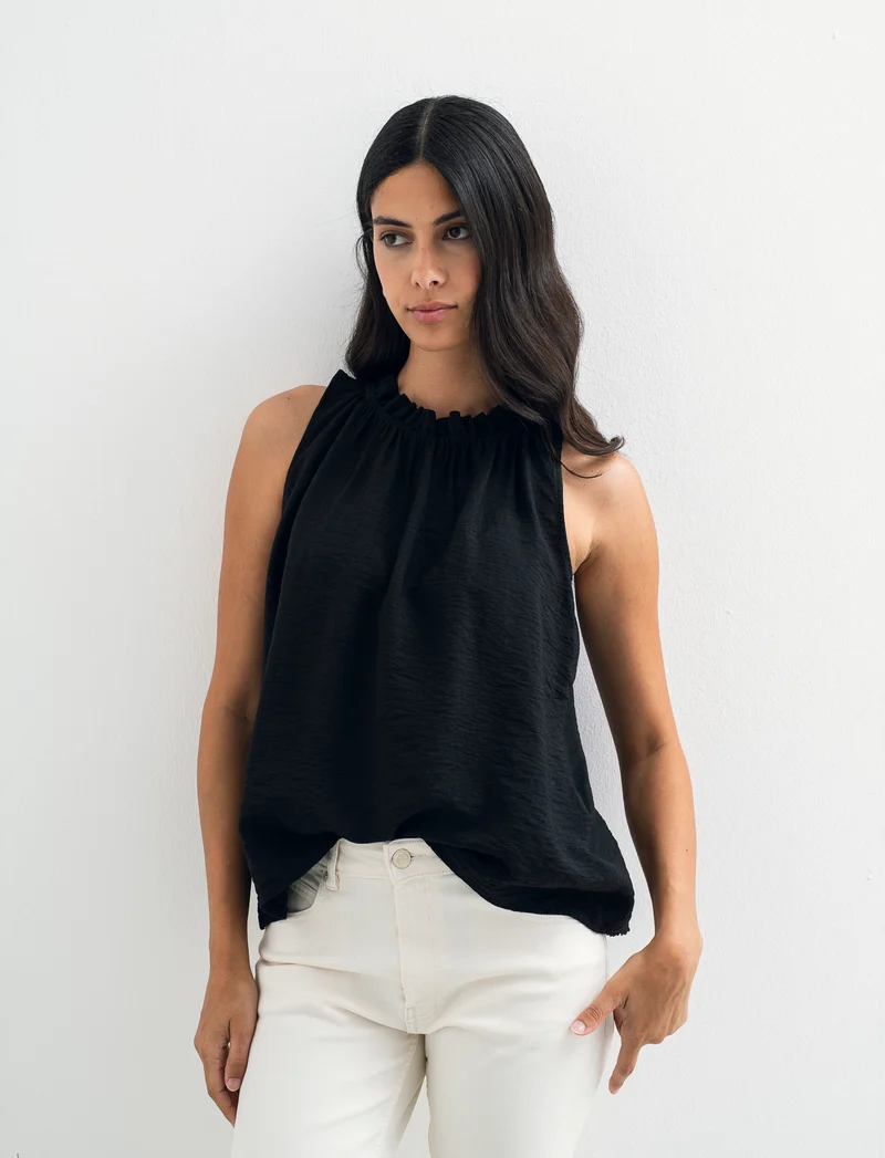 Top in cotone lavato con arriccio sul collo - Nero