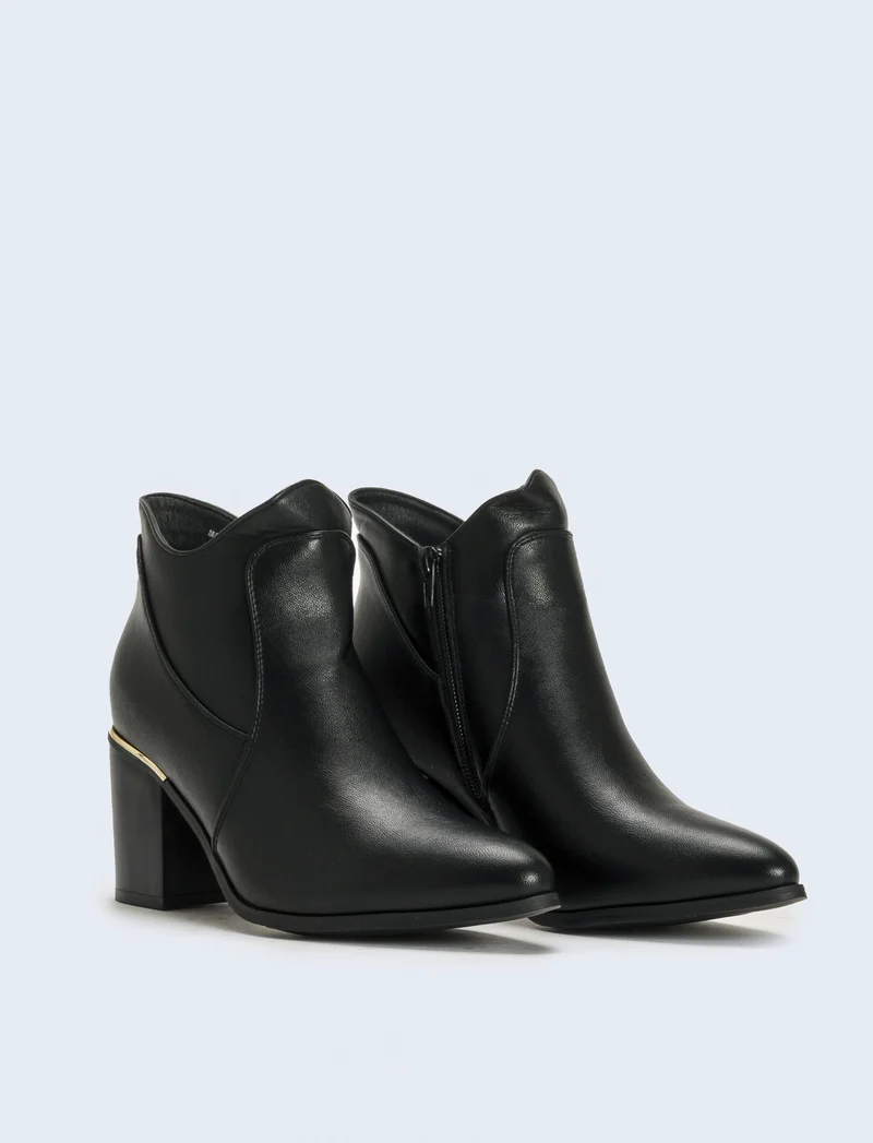 Tronchetto da donna con scollo particolare - Nero
