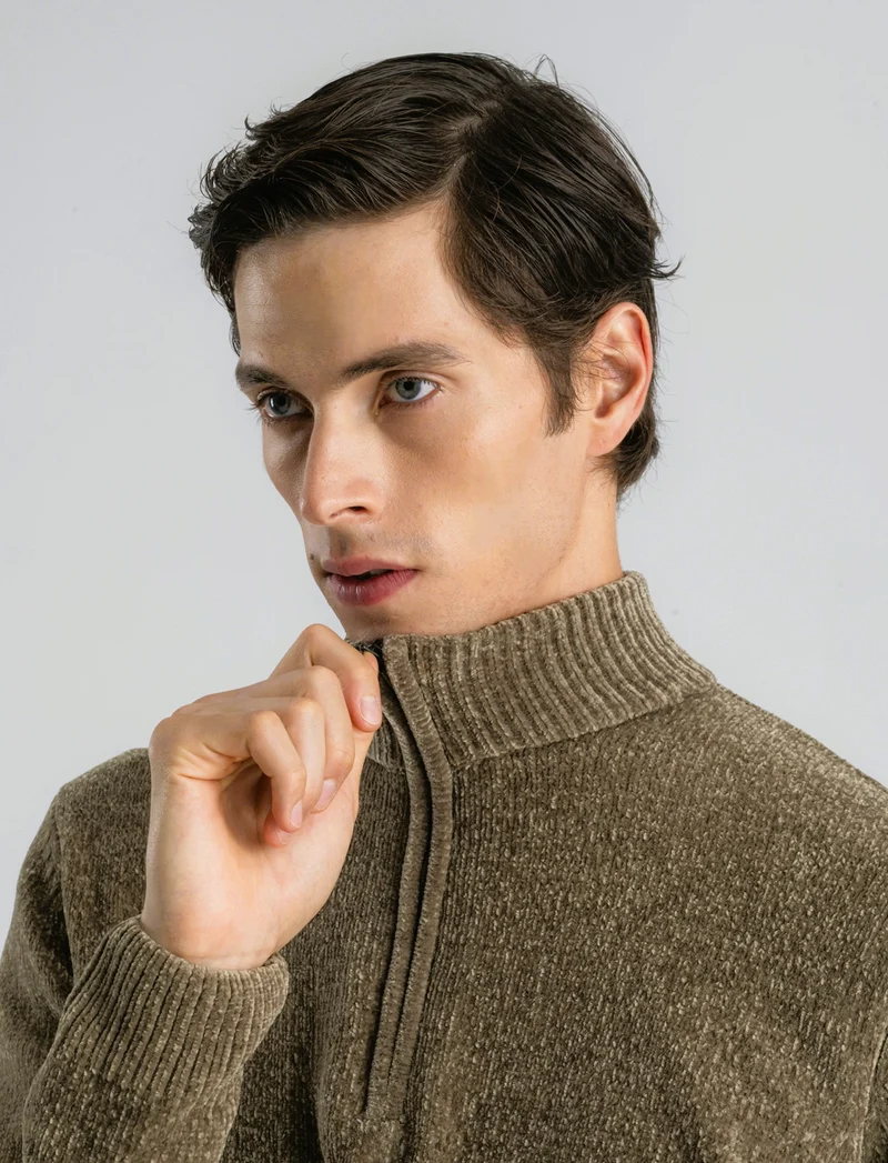 MAGLIA IN CINIGLIA COLLO ALTO CON CERNIERA. - Verde oliva