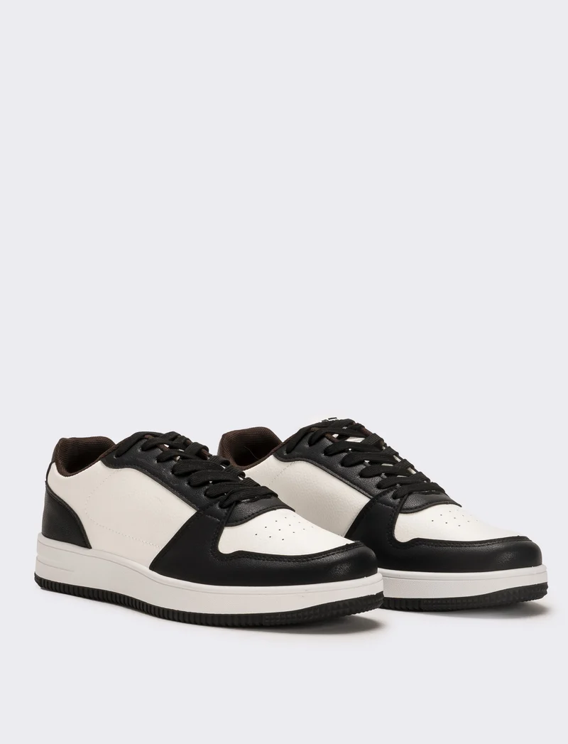 Sneakers con inserti a contrasto da uomo - Nero