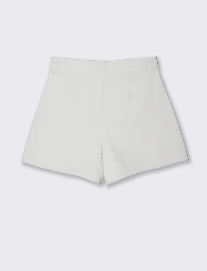 Short con bottoni da donna - Bianco