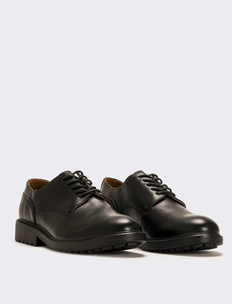 Scarpa stringata con fondo roccia - Nero