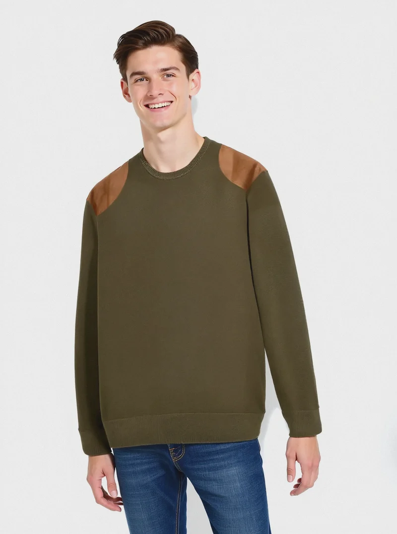 MAGLIA CON TOPPE EFFETTO SUEDE - Verde oliva
