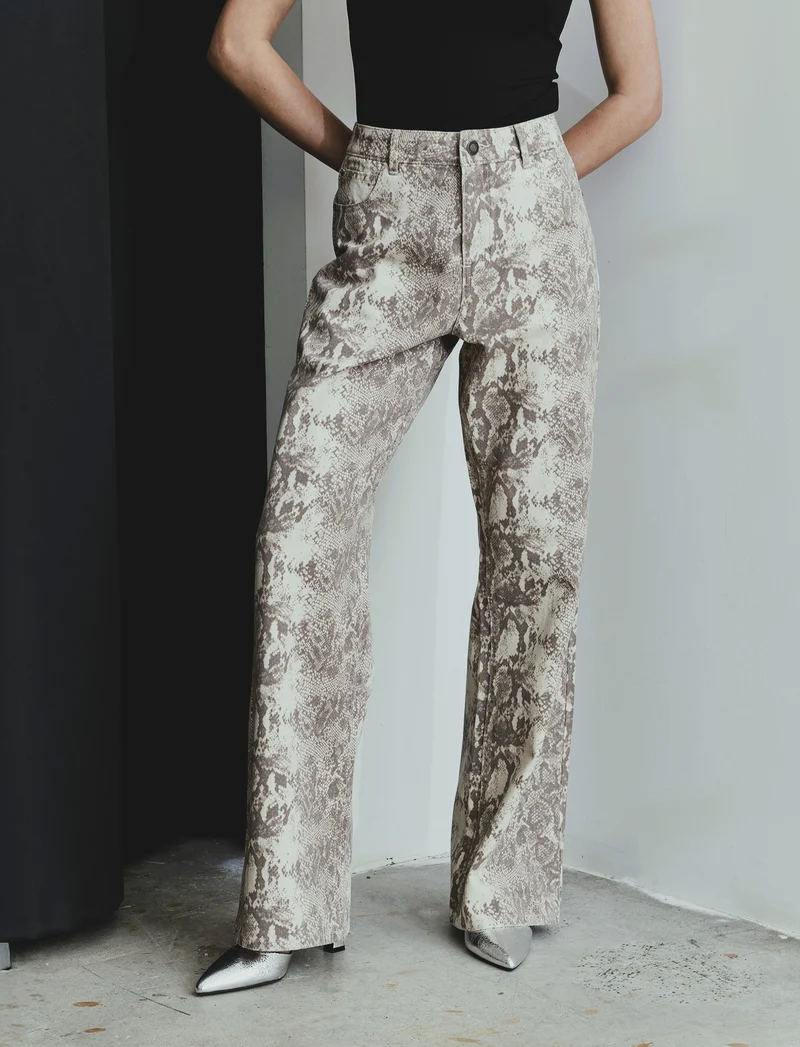 JEANS CON STAMPA ANIMALIER - var 2