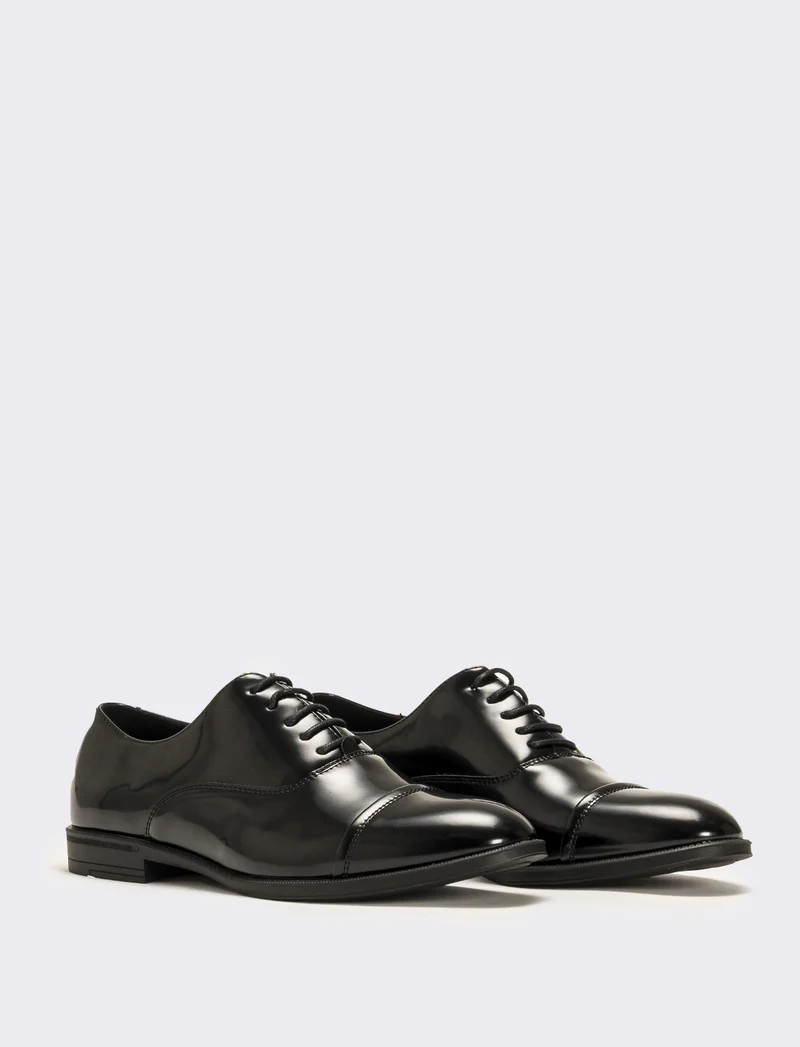 Scarpa stringata con doppie cuciture sulla punta da uomo - Nero