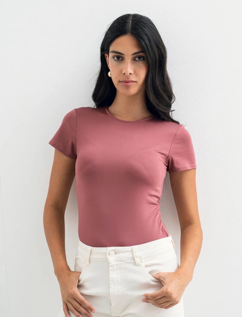 T-SHIRT CON TESSUTO ELASTICO - Rosso mattone