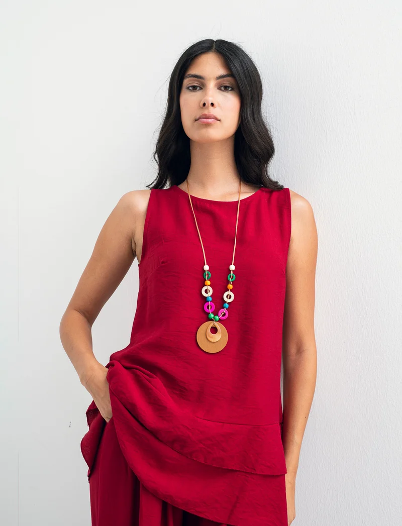 Top con balza e collana - Rosso india