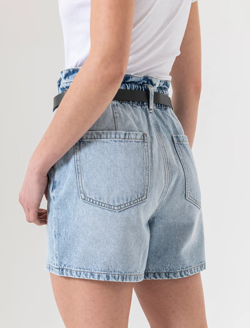 Short con cintura da donna - Denim chiaro