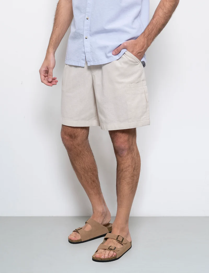 Bermuda cargo in tessuto armaturato da uomo - Beige ecru