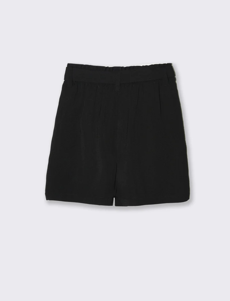 Short con cintura da donna - Nero