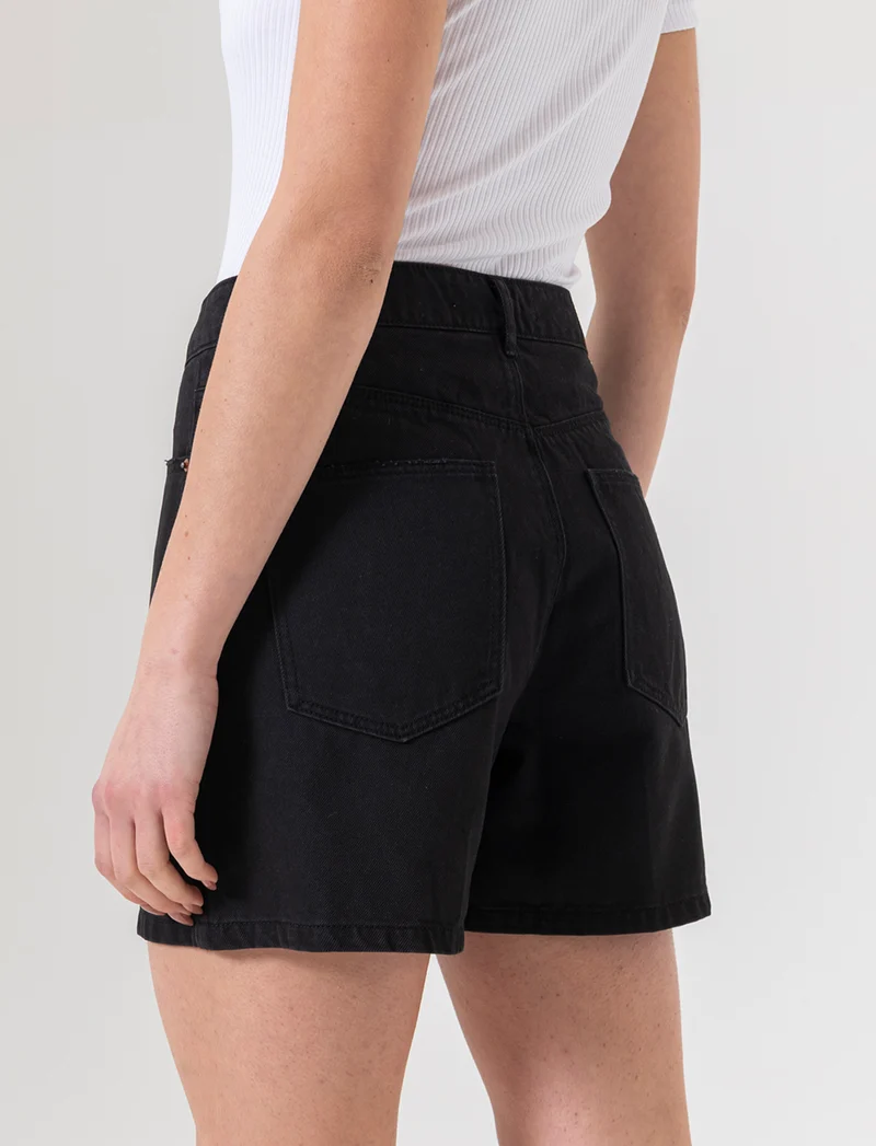 Short in denim da donna - Nero