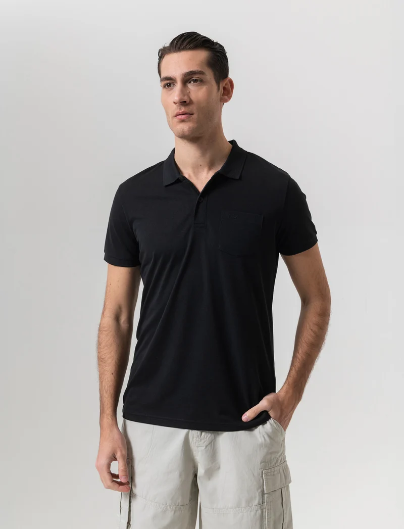 Polo basica con taschino da uomo - Nero